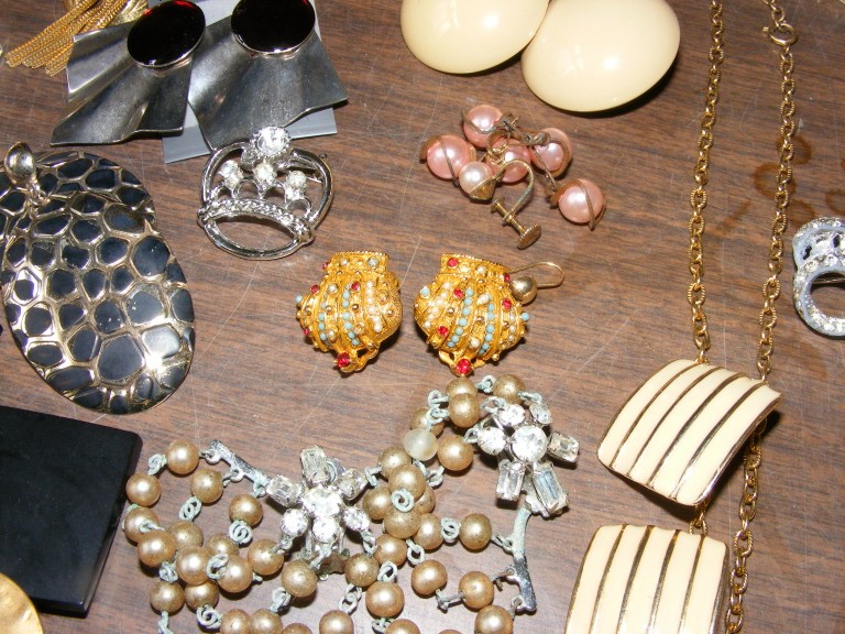 14 LBS VINTAGE JEWELRY LOT RHINESTONES MAKING REPAIR CRAFTS READY TO