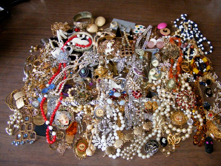 14 LBS VINTAGE JEWELRY LOT RHINESTONES MAKING REPAIR CRAFTS READY TO